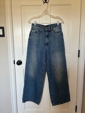 BDG Relaxed Wide Leg Jeans in Medium Blue Wash